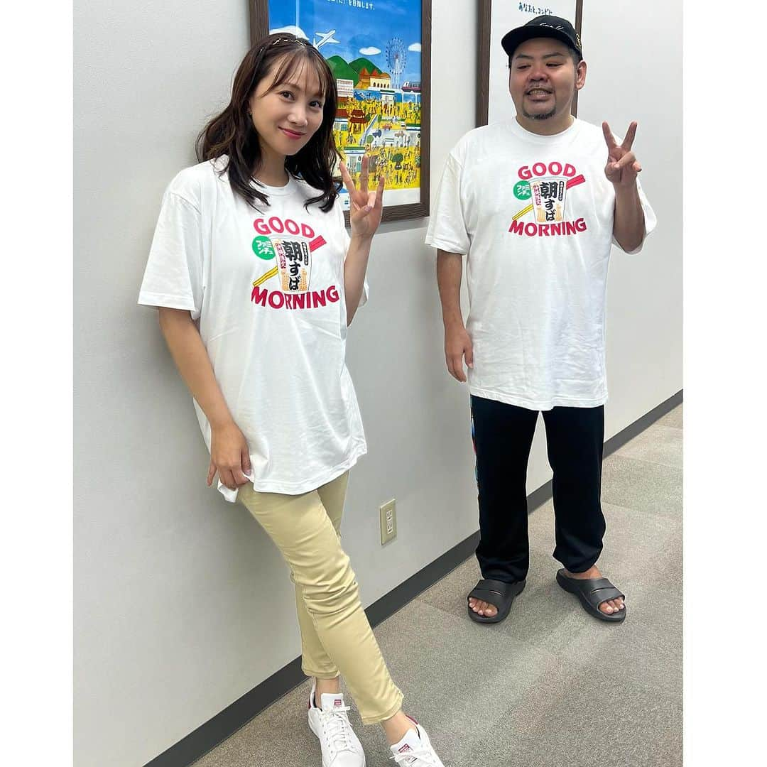 崎山一葉さんのインスタグラム写真 - (崎山一葉Instagram)「* ファミンチュTV YouTuberの孫六さんをゲストに♬  近日公開です🍴  お楽しみに☺︎  @oki_famima  @haisaimagoroku  @magorokushowertv   #朝すば #Tシャツ #沖縄ファミリーマート」10月9日 17時42分 - kazuha_sakiyama