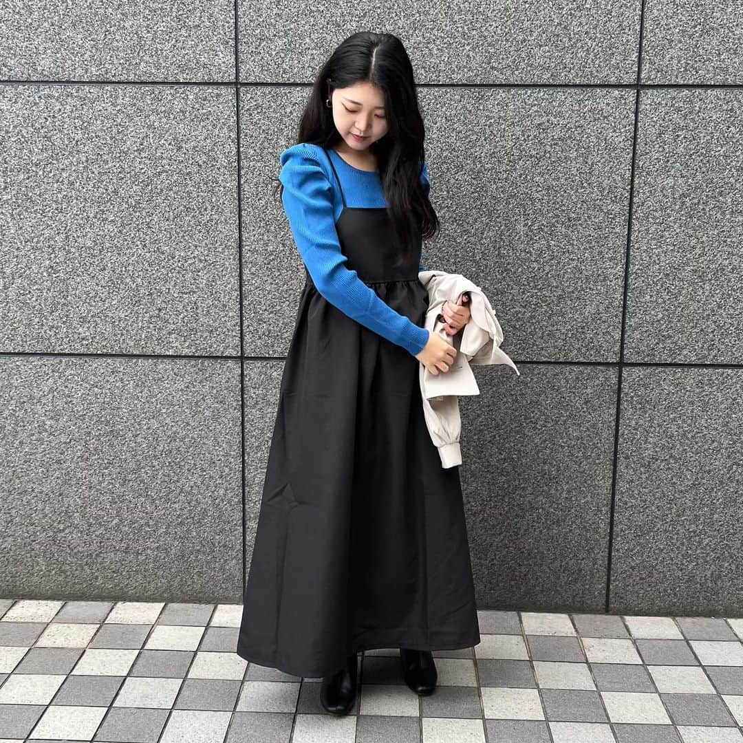 のインスタグラム：「． 神戸レタス定番リブニットアイテムから 新タイプ『パフスリーブ』登場✨🎈  どんなコーデにも合わせられるのでマストバイアイテムです💙  🏷️C2717 ¥2380(taxin)  ▶︎▶︎▶︎STAFF れいな　156cm  #kobelettuce #神戸レタス  #レタジョ  #プチプラコーデ  #プチプラ  #秋服 #リブニット #ニットコーデ #ファッション #fashion #ootd #coordinate #姫路 #aeonmall_toyokawa_topic」