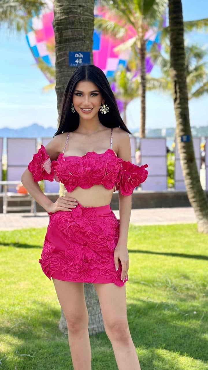 Ivan Gunawanのインスタグラム：「. Oh my God, I mean look at her !  Look how gorgeous and stunning she is !  She really nailed it like the stage is hers. @ritassyawellgreat wearing @ritaraofficial collection on Vietnam Beauty Fashion Fest. She really enjoy of what she doing in Vietnam , We are so proud of you @ritassyawellgreat 🇮🇩 !  #ritassyawellgreat  #missgrandindonesia2023 #missgrandinternational2023 #yayasanduniamegabintang」