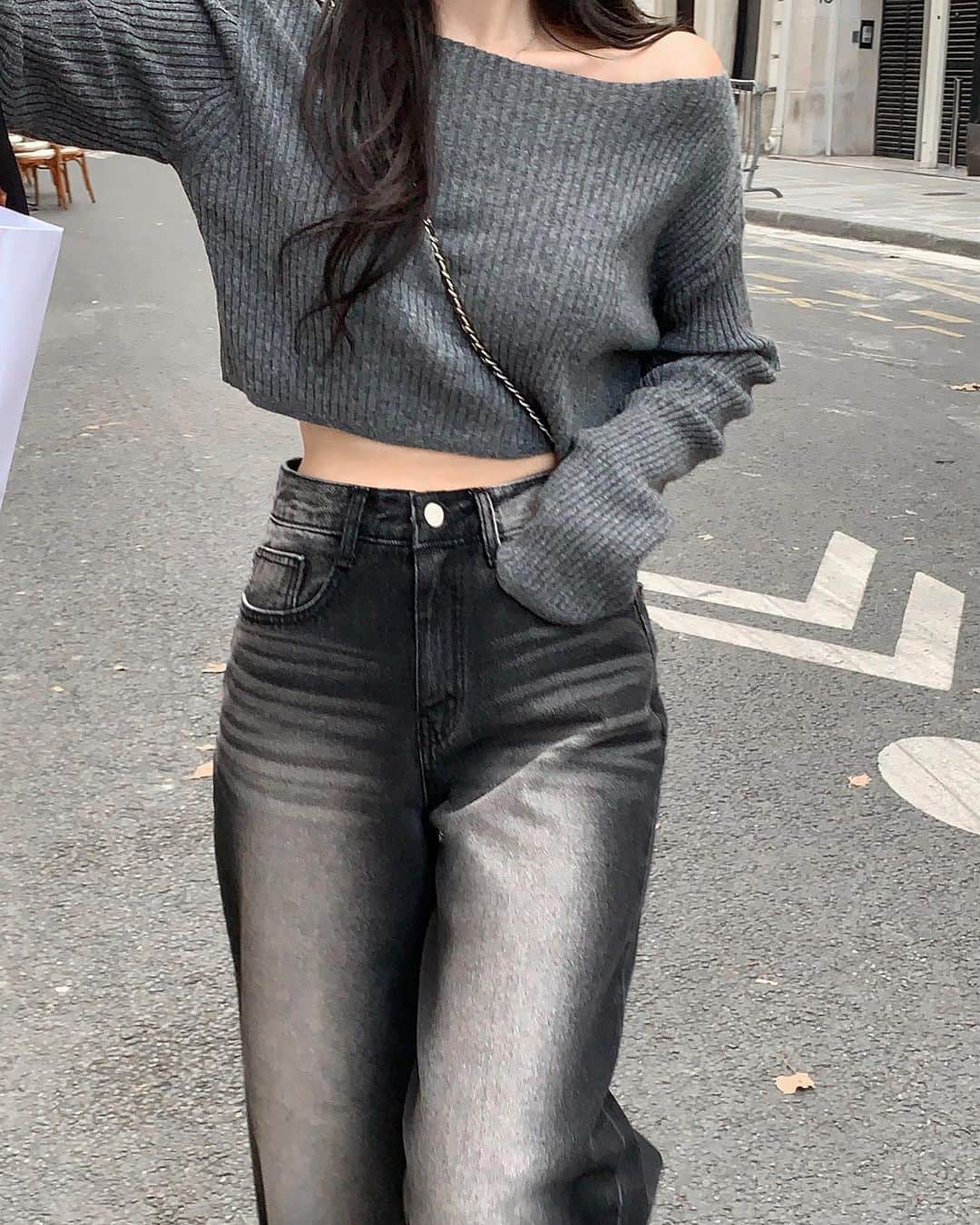 ノ・ジョンファさんのインスタグラム写真 - (ノ・ジョンファInstagram)「🖤 제작 와이드팬츠 넘예뿌니까 피드박제 🫶🏻」10月9日 12時27分 - ro.junghwa
