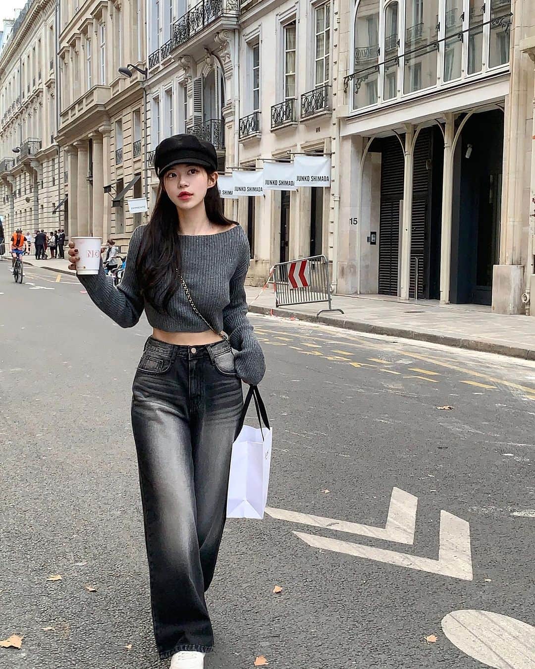 ノ・ジョンファさんのインスタグラム写真 - (ノ・ジョンファInstagram)「🖤 제작 와이드팬츠 넘예뿌니까 피드박제 🫶🏻」10月9日 12時27分 - ro.junghwa