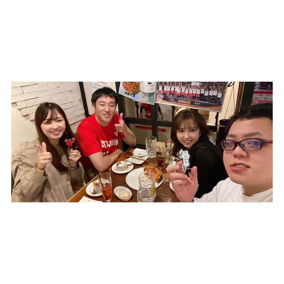 川口満里奈のインスタグラム：「. . Bリーグ新シーズン あけましておめでとうおめでとうございます！  私の新シーズン初日はブースター仲間たちと ジェッツ全力応援のリッチワル二和向台店で 長崎ヴェルカvs千葉ジェッツを観戦しました❤️‍🔥 笑ったーーー楽しかったし美味しかった！  またこんな楽しい週末を 毎週のように味わえるなんて幸せ♡ 今シーズンも楽しみましょう〜〜〜🌈 . . #Bリーグ #バスケ #長崎ヴェルカ #千葉ジェッツ #basketball」