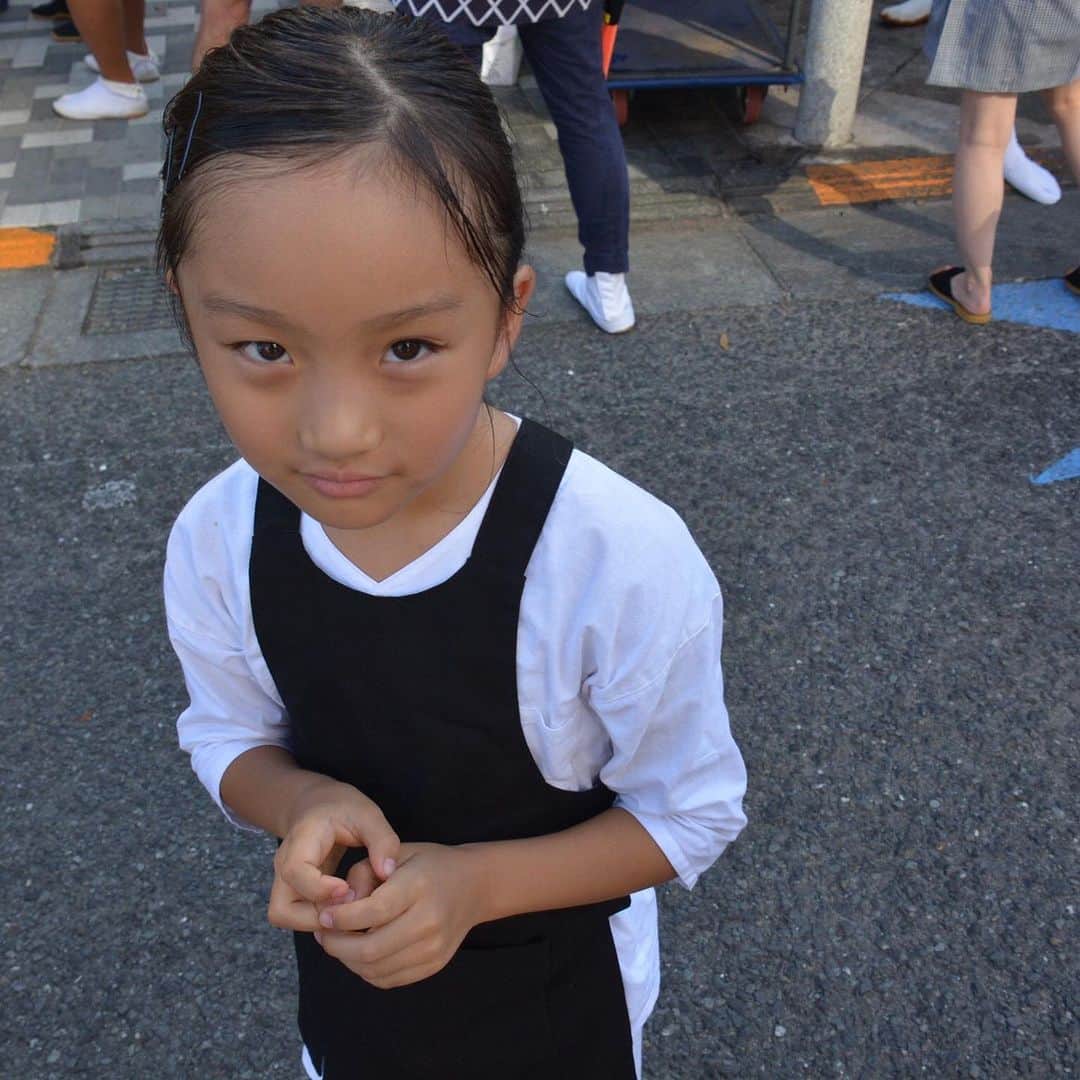 秋定麻紀子さんのインスタグラム写真 - (秋定麻紀子Instagram)「2023 神輿 お疲れ様でした。  神輿がある環境で生まれ育った私達は、4年間ずっとこの日を待っていた。  担がないと、みんな老化が早くなる（笑） 来年も宜しくお願い致します。  #6歳 #小学1年生 #7歳女の子」10月9日 12時32分 - makiakisada