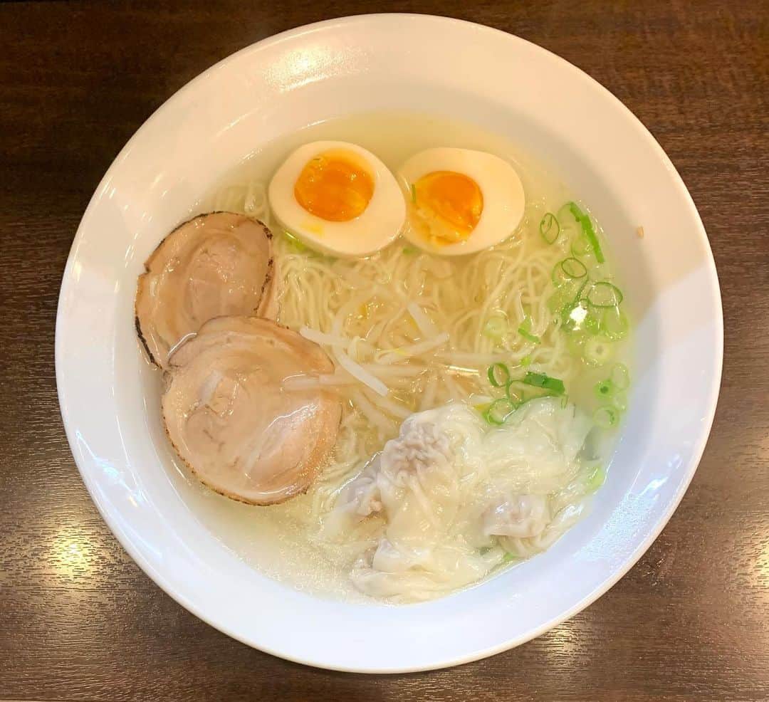 白鳥雪之丞さんのインスタグラム写真 - (白鳥雪之丞Instagram)「大阪最終日ランチ🤤🍜  #特別定食 #ラーメン #トッピング #煮玉子 #ワンタン #天津飯 #半人前 #揚子江ラーメン #難波店 #大阪」10月9日 12時36分 - yukinojoeshiratori