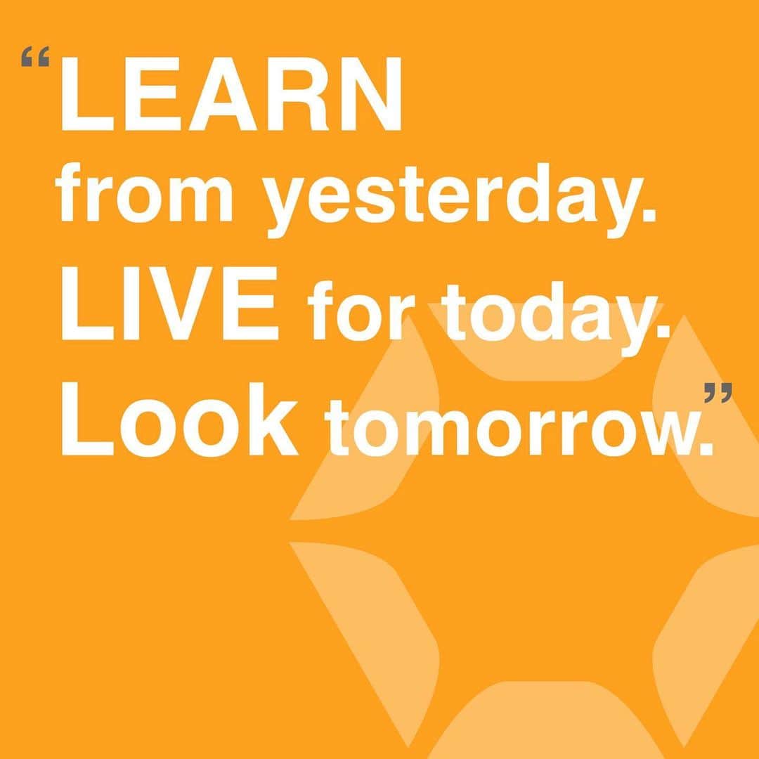 jump one（ジャンプワン）のインスタグラム：「. . Learn from yesterday. Live for today. Look tomorrow. 昨日から学ぼう。今日を生きよう。明日を見つめよう。 . . #jumpone #ジャンプワン #フィットネス #トランポリン #暗闇フィットネス #女性専用ジム #ダイエット #体幹トレーニング #お腹痩せ #脚痩せ #ストレス解消 #トランポリンフィットネス #楽しくダイエット」