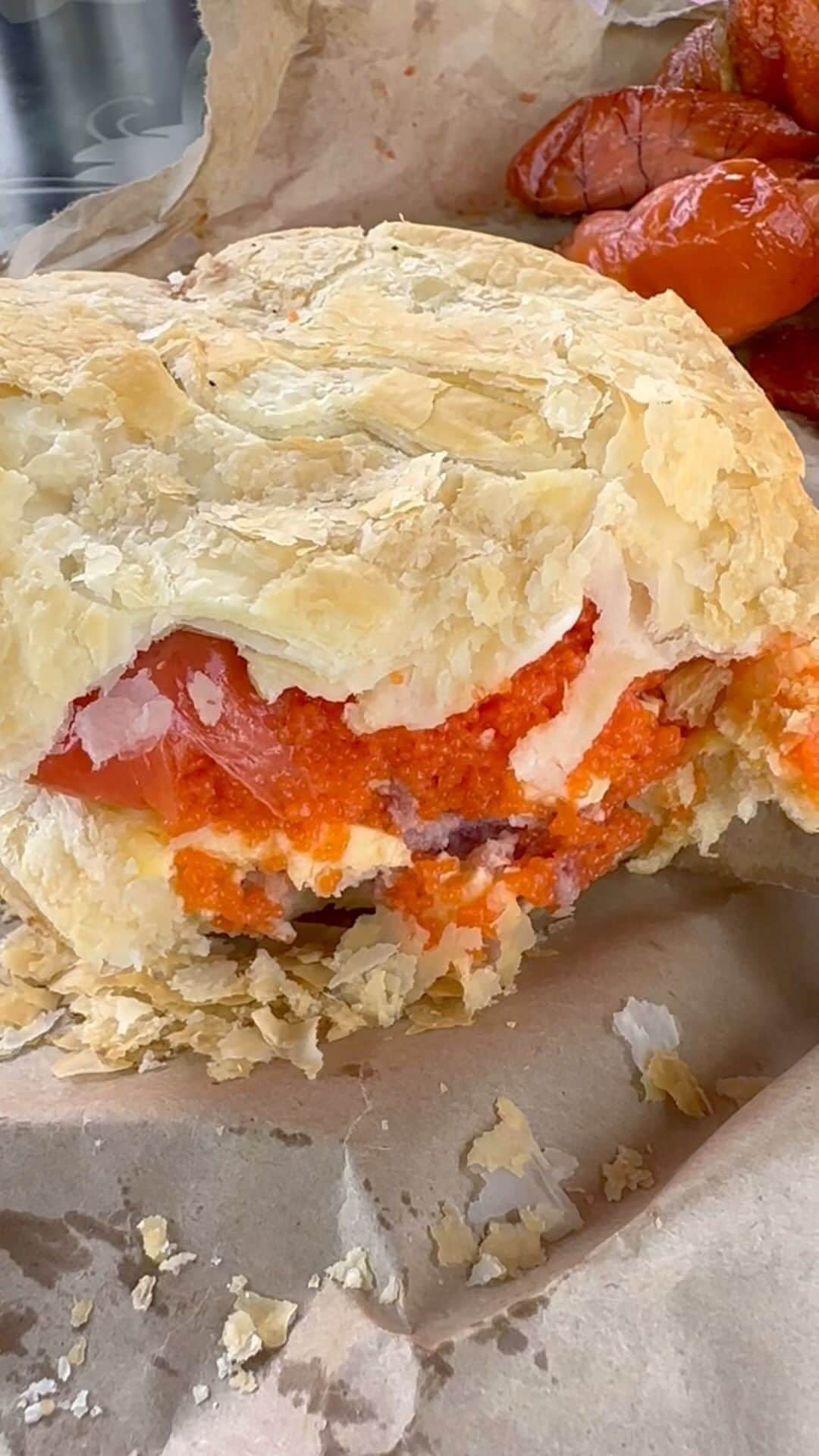 ファレ・シミタイトコのインスタグラム：「Bacon n egg & smoked fish roe pie 🥧」