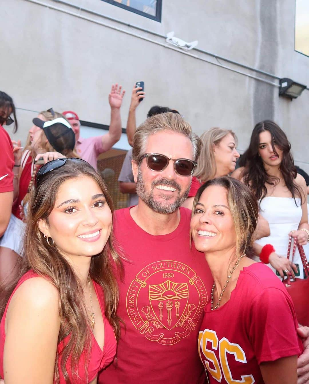 ブルック・バークさんのインスタグラム写真 - (ブルック・バークInstagram)「Weekend photo dump. Family, football & #toomuchfun @uscedu  so proud of you @sierraskyfisher 💛❤️parents weekend 🥱🏈 then the #beerbong happened 🫣」10月9日 12時51分 - brookeburke