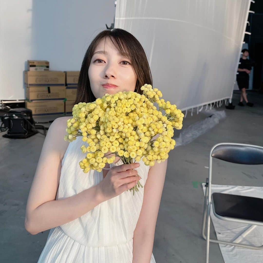 波瑠のインスタグラム：「ロクシタンのブランドアンバサダーだなんて光栄です。 美しくなろうとする姿って尊いです。 応援させてくださいませ。  #ロクシタン #イモーテルオーバーナイトリセットセラム」