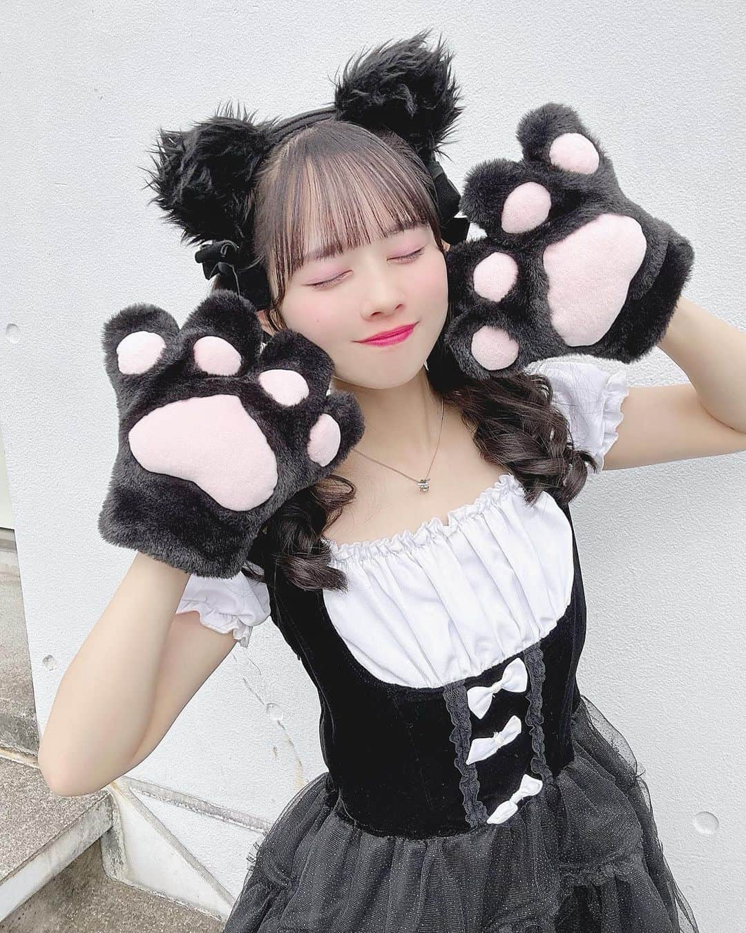 近藤沙瑛子のインスタグラム：「🐈‍⬛🐾」