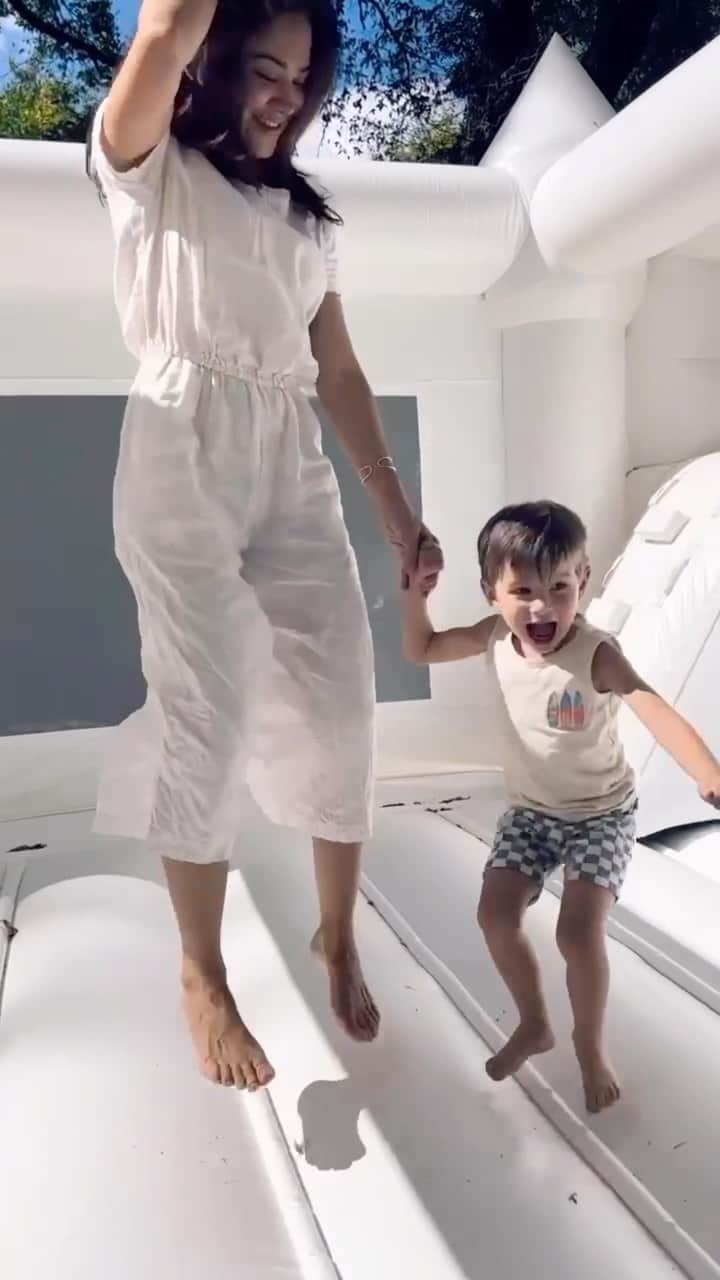 カミーユ・グアティのインスタグラム：「It really is the little things in life.」