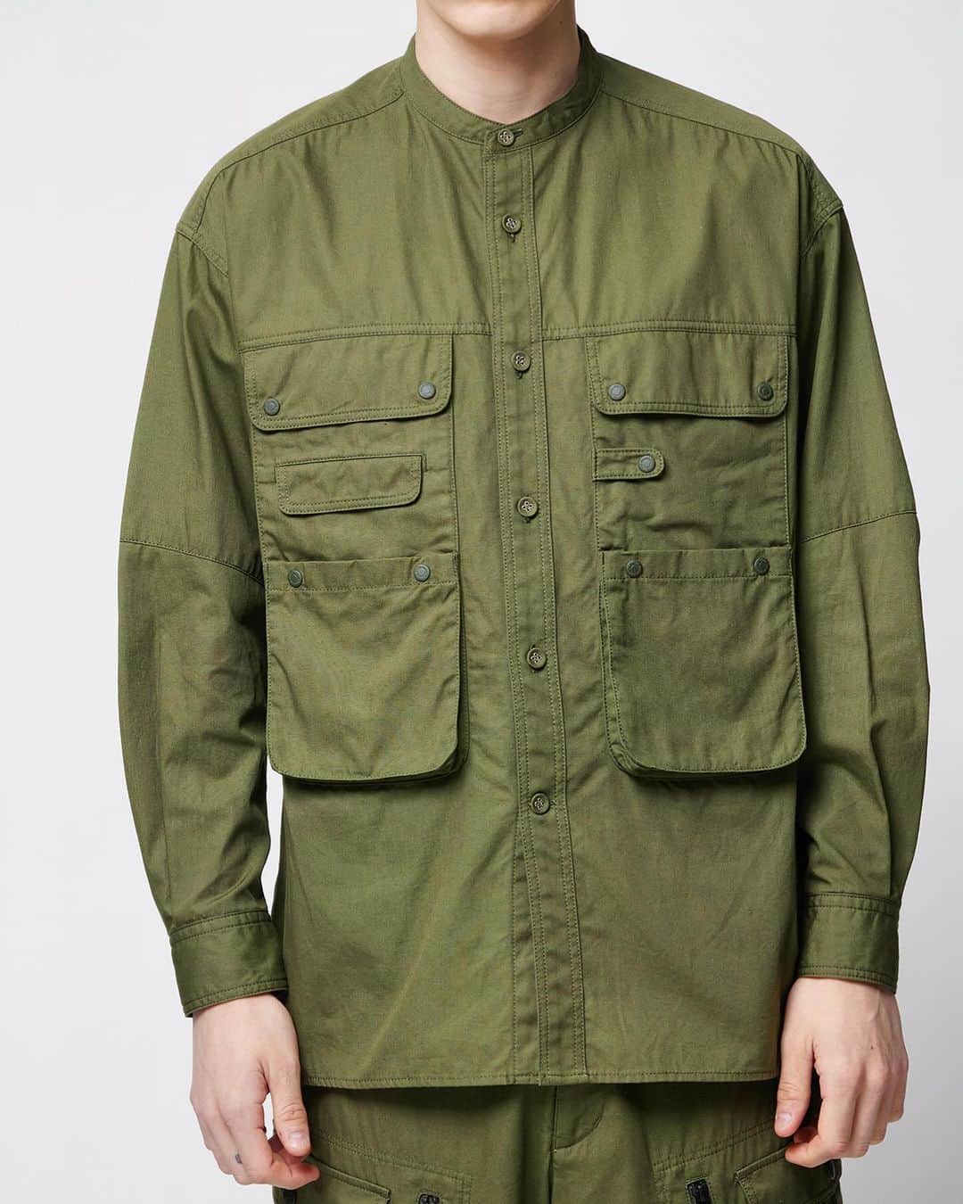 ホワイトマウンテニアリングのインスタグラム：「_ White Mountaineering®︎ 23AW Collection  WM2373102 MULTI POCKETS SHIRT  #whitemountaineering #multipocket #shirt」
