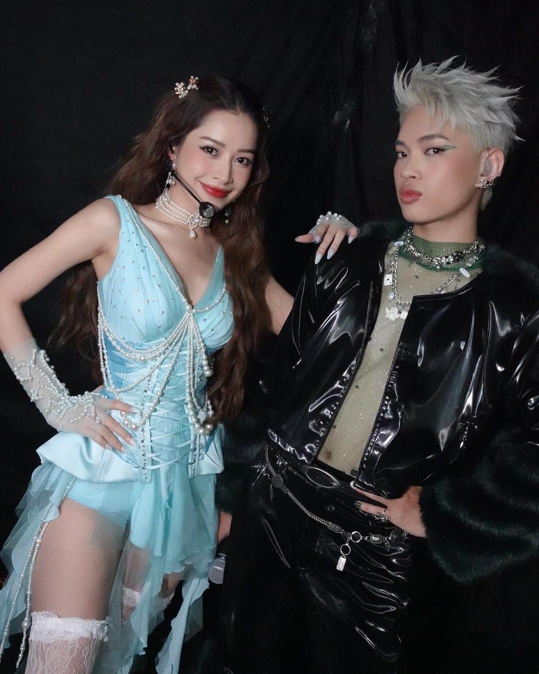 Chi Puさんのインスタグラム写真 - (Chi PuInstagram)「Rapviet concert 🌹🎤🎶  Stylist @hoangku  Make up and hair @hiwon2412  Costume @dolong2304」10月9日 13時25分 - chipupu