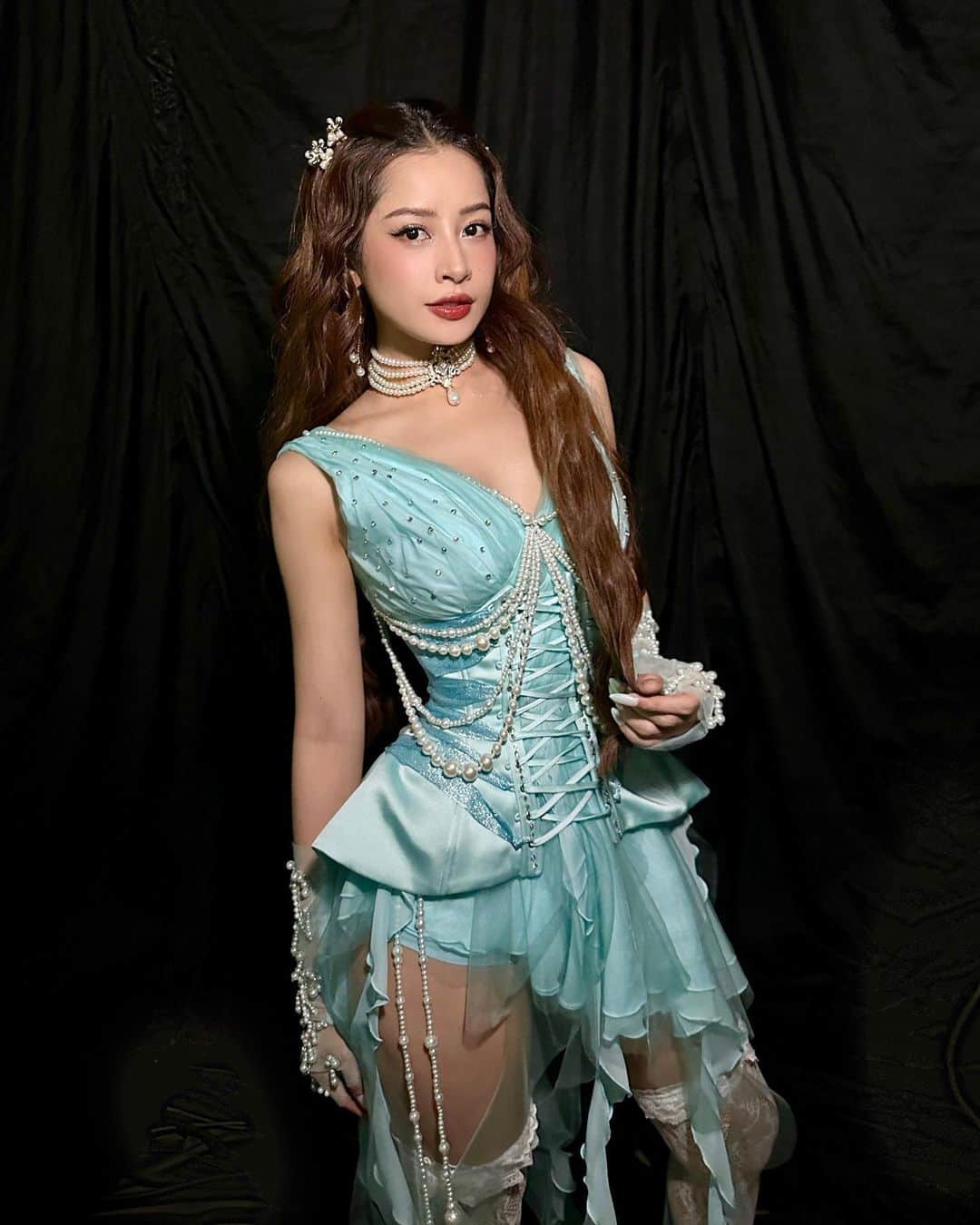 Chi Puさんのインスタグラム写真 - (Chi PuInstagram)「Rapviet concert 🌹🎤🎶  Stylist @hoangku  Make up and hair @hiwon2412  Costume @dolong2304」10月9日 13時25分 - chipupu