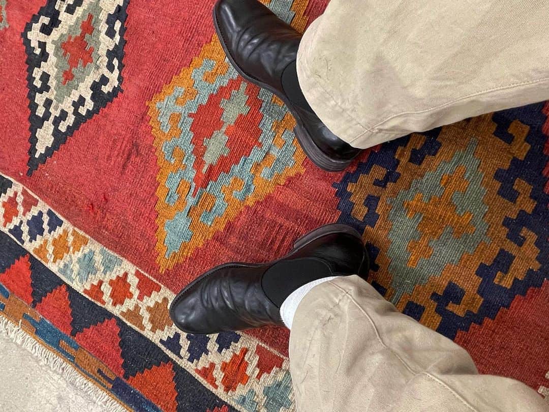 馬場一馬さんのインスタグラム写真 - (馬場一馬Instagram)「@_zu_t.t.t.a.r_  長年革靴職人をやっていた友人が始めたブランド👞 履きやすく、サイドゴアだけどローカットで、どこか品のあるドレス感とクラシックな雰囲気が今の気分に⭕️」10月9日 13時28分 - babakazuma