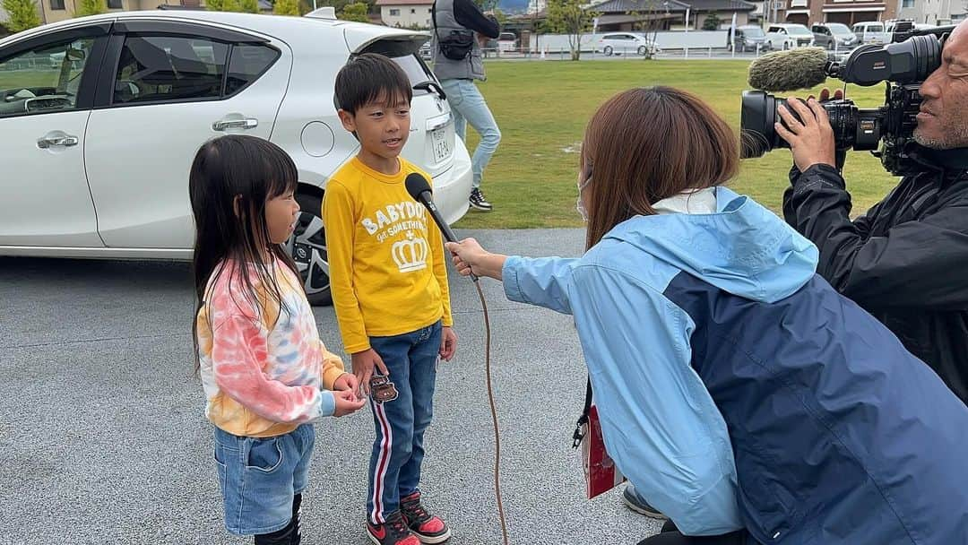 だーしま動画チャンネルのインスタグラム：「しおんとあーちゃんが山梨放送さんのインタビュー受けました✨今日の夕方に放送されるそうですが我々は見れません😂  #山梨 #笛吹市 #石和町 #イベント #山梨プロレス祭り #pwzero1」