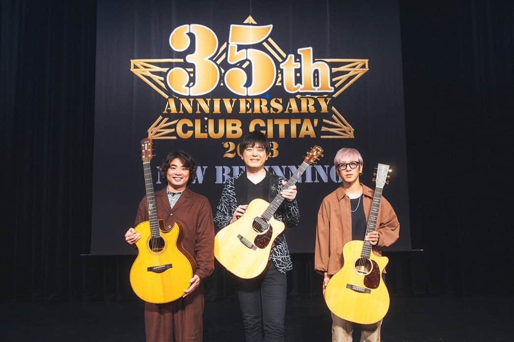 三浦拓也さんのインスタグラム写真 - (三浦拓也Instagram)「2023.10.08  「DEPAPEPE ×押尾コータロー CLUB CITTA' 35th Anniversary Kawasaki Night Breeze〜DEPAPEKO LIVE〜」  川﨑CLUB CITTA'  CLUB CITTA'の35周年イベントにDEPAPEKOとして出演してきました☺️  オープニングSEは押尾さん作成の新作。なんとDinosaur Danceがモチーフ🦖嬉しい♪  個人的にCLUB CITTA'は、大好きなHR、HMのアーティストがたくさん出演していた憧れの場所ということもあり、ここで演奏出来たことがとても幸せでした！！ なので今回のセットリストは久しぶりに洋楽カバーでQueenはもちろん、TOTOもやりましたよ♪  そして、スーパーマリオブラザーズ組曲は新たな面(ステージ)に突入！ これからもどんどん進化するかも☺️ お楽しみに〜！  皆様ありがとうございました！  セットリスト  1.チョコレイト・ディスコ  2.Dragon Night 3.恋  4.GOLD RUSH 5.琥珀星  6.Merry Christmas Mr. Lawrence (押尾コータロー Solo) 7.Diary (DEPAPEPE Solo)  8.スーパーマリオブラザーズ組曲  9.Child's Anthem 10.I'll Suplly the Love  11.Dinosaur Dance  12.ONE 13.翼〜you are the HERO〜  En1.Bohemian Rhapsody   2.START  📷 by @kayosekiguchi   #DEPAPEKO #押尾コータロー #DEPAPEPE」10月9日 14時24分 - depapepe_miura