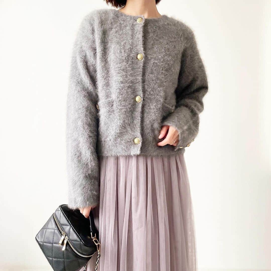 tomomiyu0920さんのインスタグラム写真 - (tomomiyu0920Instagram)「今が旬✨チュールスカート着回し3コーデ❣️  ふんわりした質感とシアー感が今年らしいチュールスカート。  お腹を締め付けない柔らかいゴムで楽な着心地です。  同色のペチコートがついています。  歩くとふんわり風になびいて華やかですよ☺️  私が着ているのは @nostalgia_jp  @nostalgia_zozotown   ZOZO限定2wayボリュームチュールスカート  身長157cmでグレイッシュベージュを着用。 色違いでブラックもありますよ。  ZOZOで1,000円OFFクーポンあり！  ストーリーにリンク貼ったので、気になる方はぜひチェックしてみてくださいね😊✨  【PR】  #nostalgiajp #ノスタルジア #noszozo #チュールスカート #着回しコーデ #40代コーデ #骨格ウェーブ #tomomiyuコーデ」10月9日 14時24分 - tomomiyu0920