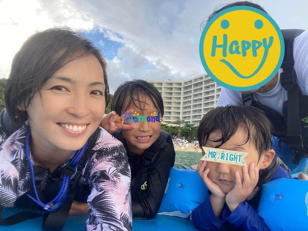 蒲生麻由さんのインスタグラム写真 - (蒲生麻由Instagram)「沖縄旅行2023の思い出…  もうとっくに帰ってきてますが、UPできずままだったので、、、  今年は次男もまだ4歳になり、 色々できる事も増えたので、今まで以上にアクティブな旅になりました❣️  水納島でのボートシュノーケル、バナナボート、etc…  #familytrip #家族旅行 #okinawa #水納島 #4歳6歳 #初めてのバナナボート」10月9日 14時21分 - mayugamo_lamana