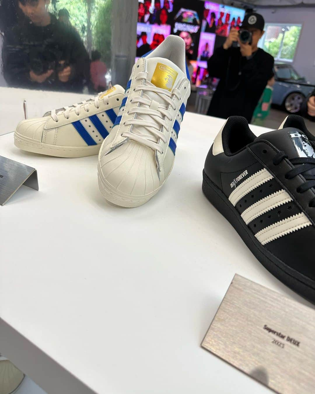 イ・ヒョンドさんのインスタグラム写真 - (イ・ヒョンドInstagram)「DEUX x Adidas  #superstar at 성수동 #peaches @originals_kr  @peachesoneuniverse  #듀스 #김성재 #이현도」10月9日 14時41分 - hyundolee_