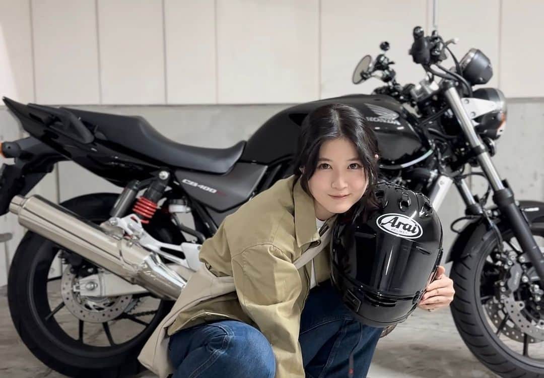 八田エミリさんのインスタグラム写真 - (八田エミリInstagram)「最近涼しくなってきたのでバイクでお出掛けしました☺️ #cb400 #バイク女子」10月9日 14時45分 - hattaemily