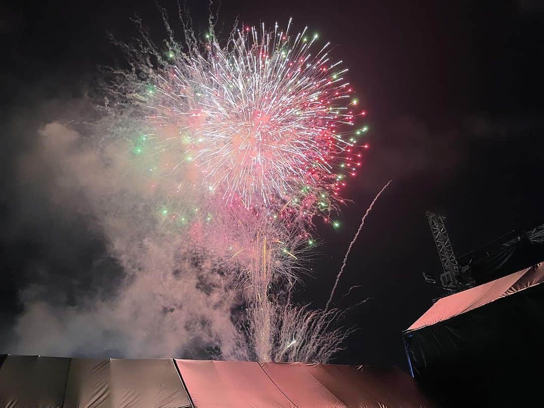 森恵さんのインスタグラム写真 - (森恵Instagram)「昨日は本当に楽しかったなぁ。 花火も最高に綺麗だった！ 今夜も #RBC市民フェスティバル みんな遊びに行ってみてねー✨  #10月12日はtopnote #弾き語りツアー」10月9日 14時46分 - morimegumi_official