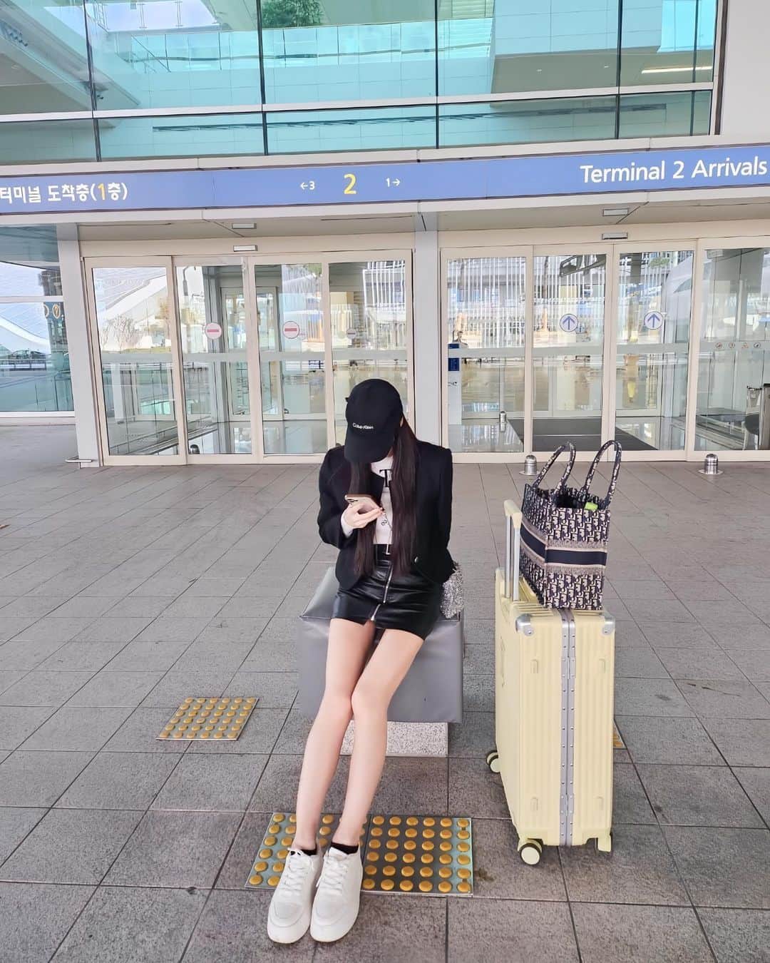 のインスタグラム：「バス来るまではつむつむしてます」