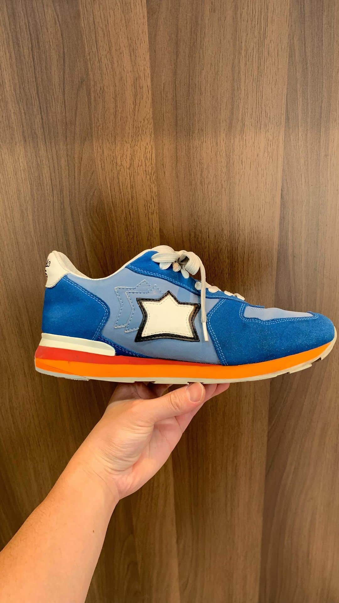 Sneaker At Randomのインスタグラム：「かかと補修 特殊なカラーはペイントを加えるのがアトランダムスタイル  #sneakeratrandom#スニーカーアトランダム#junkyard#ジャンクヤード#sneaker#スニーカー#スニーカー修理#スニーカーカスタム#市川#本八幡#高円寺#心斎橋#angeluspaint#アンジェラスペイント#arata#アラタ」