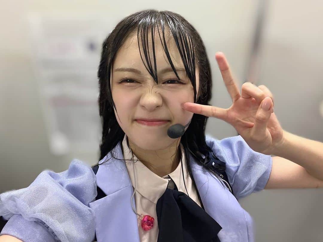 絵森彩のインスタグラム：「☔️  数年ぶりに雨でびしょびしょに☔️ これもまた素敵な思い出⚡️  #イナズマロックフェス」