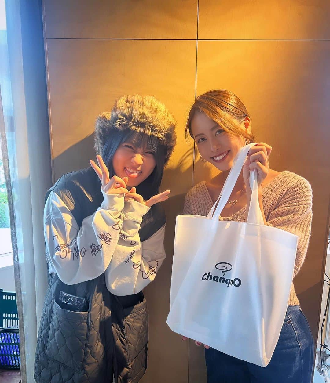 山川 二千翔のインスタグラム：「. 昨日は高校の同級生 @haraguchi_sun のPOPUPに遊びに行ってきました🌿!!  全部がタイプすぎたデザイン達👗 全部可愛かった🥹🩷  原口の優しさや 人に対しての愛ある行動が ファンの方々にも感じられて、 (ちょいとアワアワしてる時に騒ぎもせず冷静に大丈夫ですよ😊と手を差し伸べてくれて助けてもらったの原口のファンの方に🥺💦) 素敵なポップアップに来れて心の底から良かったと思った🥹  スタッフの方々もとても良くして頂きありがとうございました🥹  またポップアップの開催、 楽しみにしてます✨  次は原口のライブに遊びに行こっと🤭笑   #chanqoo #popup  #服着るの楽しみすぎるうう♡ #👶🏻は激カワに着こなしてた🤭 #chanqooキッズモデル起用の御検討宜しく御願い致します #爆笑爆笑  #原口が皆に愛されてるのをみてうるっとした🥹」