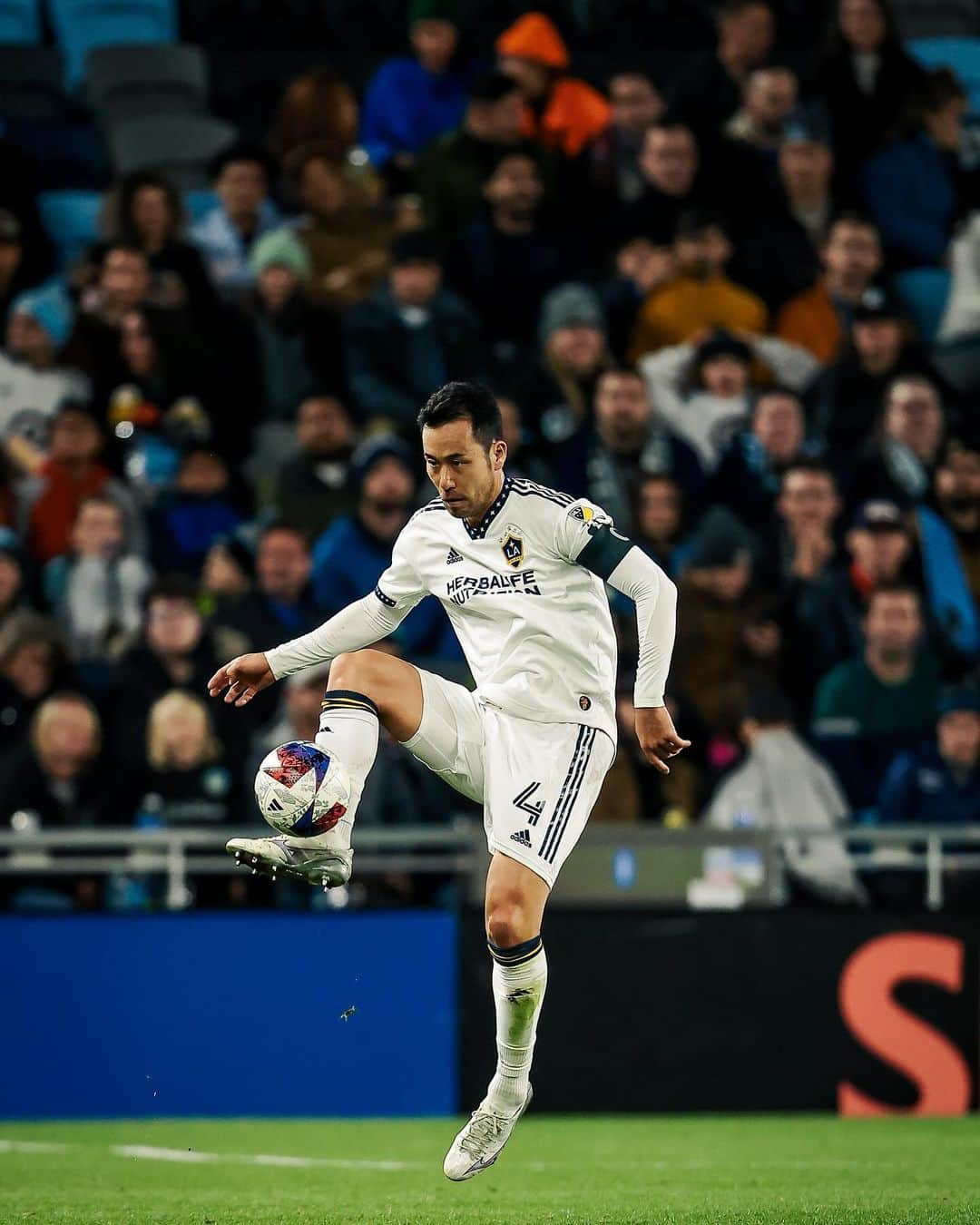 のインスタグラム：「Heart break defeat last night. However we are going to give everything for next 2 home games. #lagalaxy」