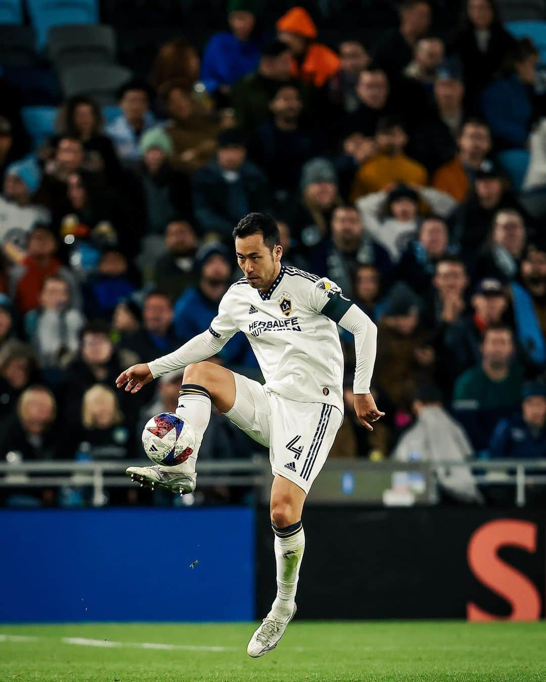 吉田麻也のインスタグラム：「Heart break defeat last night. However we are going to give everything for next 2 home games. #lagalaxy」