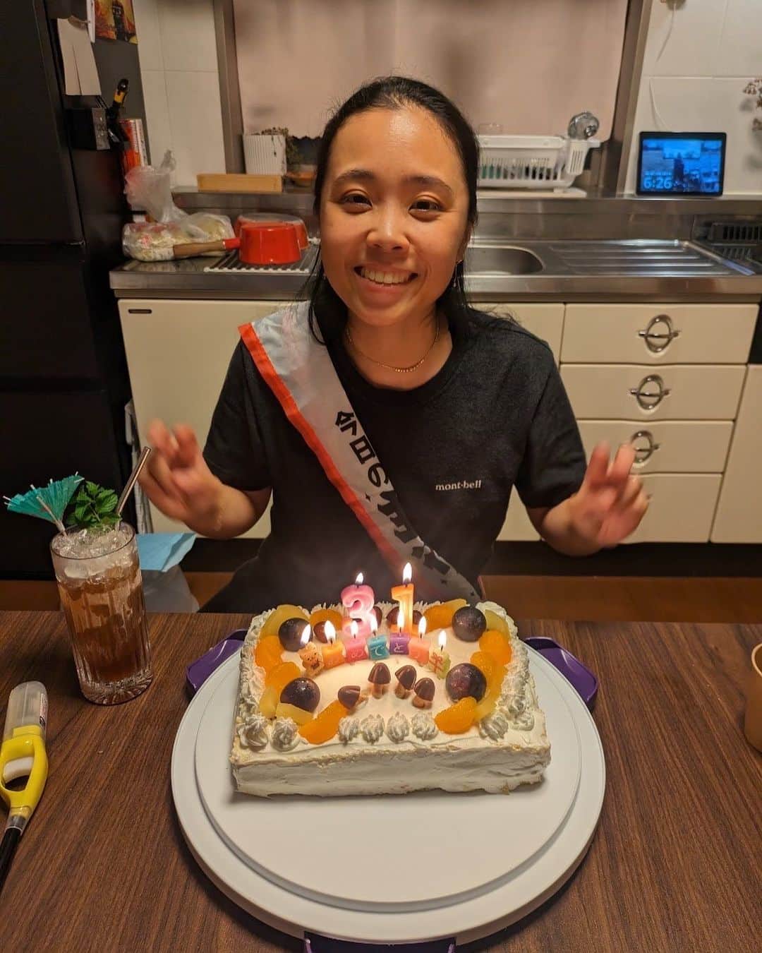 Narumi Shikiyaのインスタグラム：「今年も、無事年をとれました🎂皆様のお陰です！ いつも、ありがとうございます！引き続きよろしくお願いします🙇🏻‍♀️  2枚目からは、未だ、ポーズ仕方がわからない🙆‍♀️ 私の図🤔」