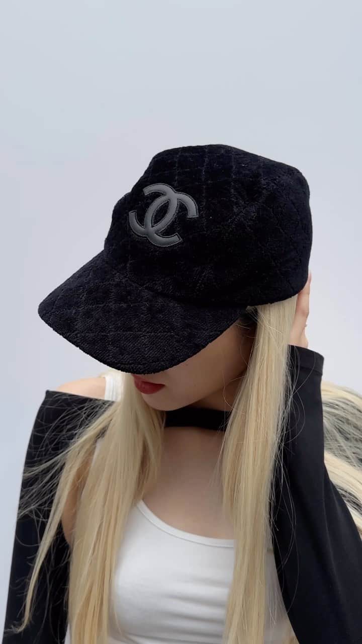 Vintage Brand Boutique AMOREのインスタグラム：「COCO Cap 🧢   Not available on webstore - DM us to order 🛒  #chanelvintage #chanelhat #chanellover #chanelclothes」