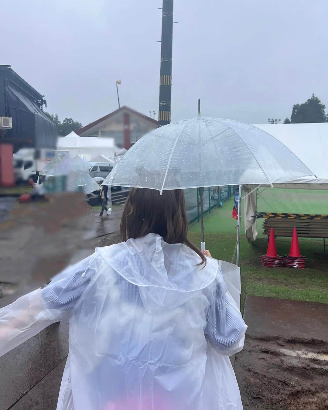 Liyuu（リーユウ）さんのインスタグラム写真 - (Liyuu（リーユウ）Instagram)「「長岡米百俵フェス ~花火と食と音楽と~ 2023」🌾 なんと、連続で2日目の雨ライブ...！！笑  初めましてな方多めで、一緒に素敵な時間過ごせて楽しかったです！！ ありがとうございました！また会えるように！ 移動中のパシャリも🤣  #米フェス」10月9日 15時54分 - koi_liyuu