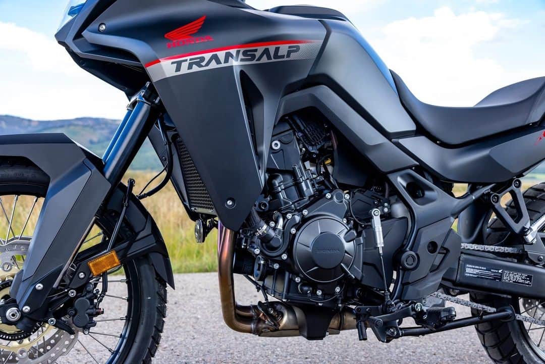 Honda Powersports USのインスタグラム：「SWIPE 👉 to get up close and personal with the all-new #Transalp. 🙌 #BetterOnAHonda」