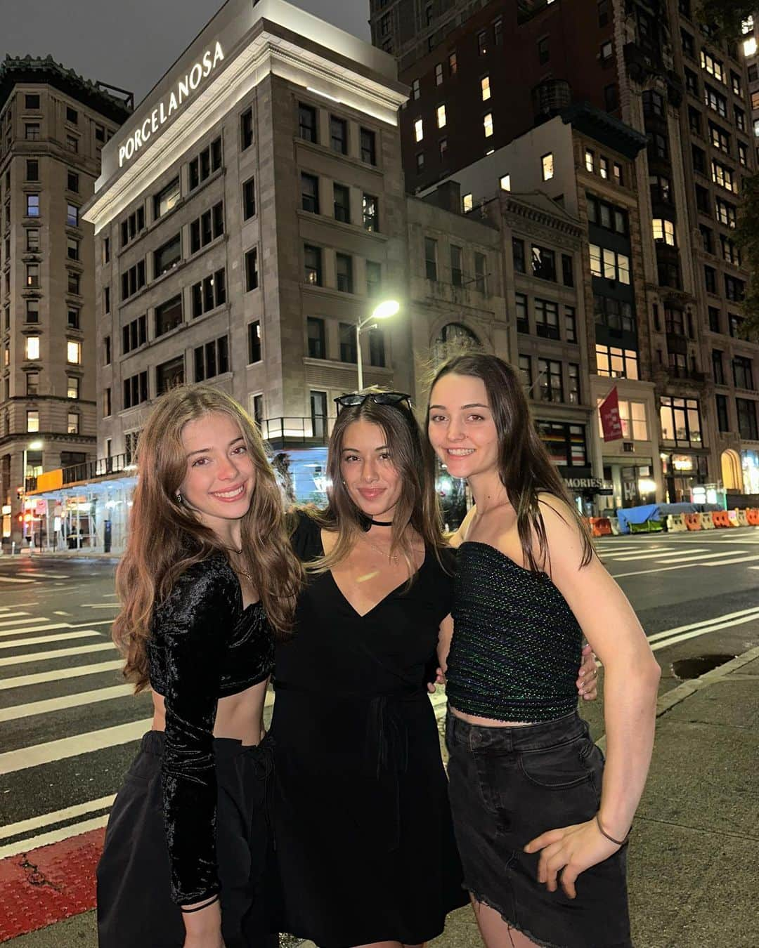 Justine Brasseurさんのインスタグラム写真 - (Justine BrasseurInstagram)「Girls trip🌃🫶」10月10日 2時52分 - minijuju10