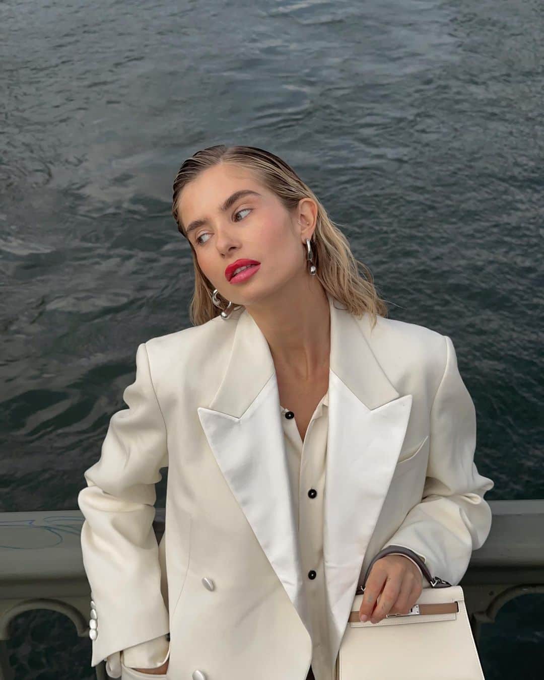 Xenia Adontsさんのインスタグラム写真 - (Xenia AdontsInstagram)「Merci pour tout @hermes 🧡🧡🧡 loved the show, loved the collection, loved the vibe. everything. merci.」10月10日 2時52分 - xeniaadonts