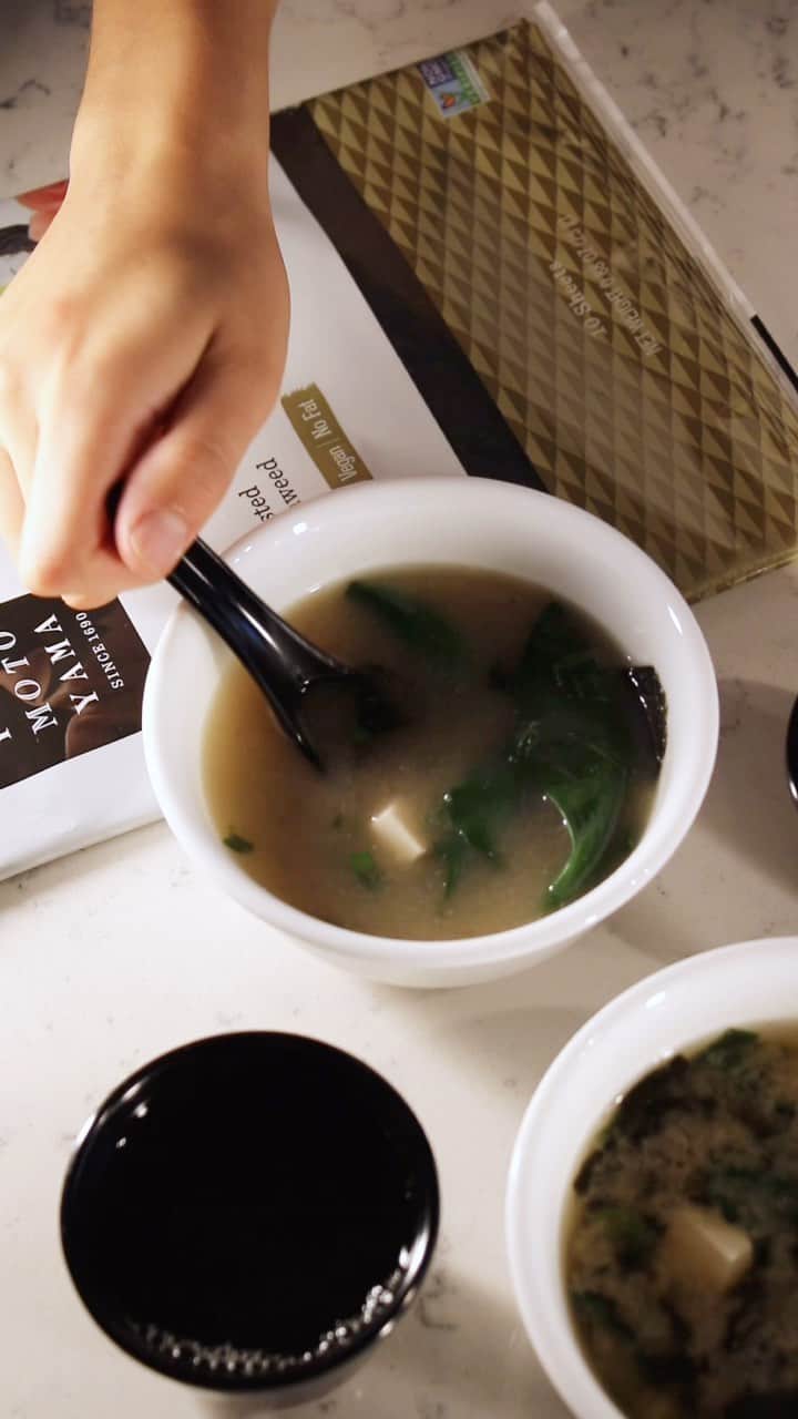 YAMAMOTOYAMA Foundedのインスタグラム：「Consuming nori seaweed may provide a series of health benefits, as it is believed to be an excellent source of essential nutrients, such as vitamins A, C, and B12, as well as minerals such as iodine, iron, and calcium.   Additionally, its fiber content may contribute to healthy digestion and promote satiety.  So, get our Roasted Sushi Nori Seaweed and learn how to prepare a delicious Miso Soup. You will love it!  Click on our link in bio to shop!」