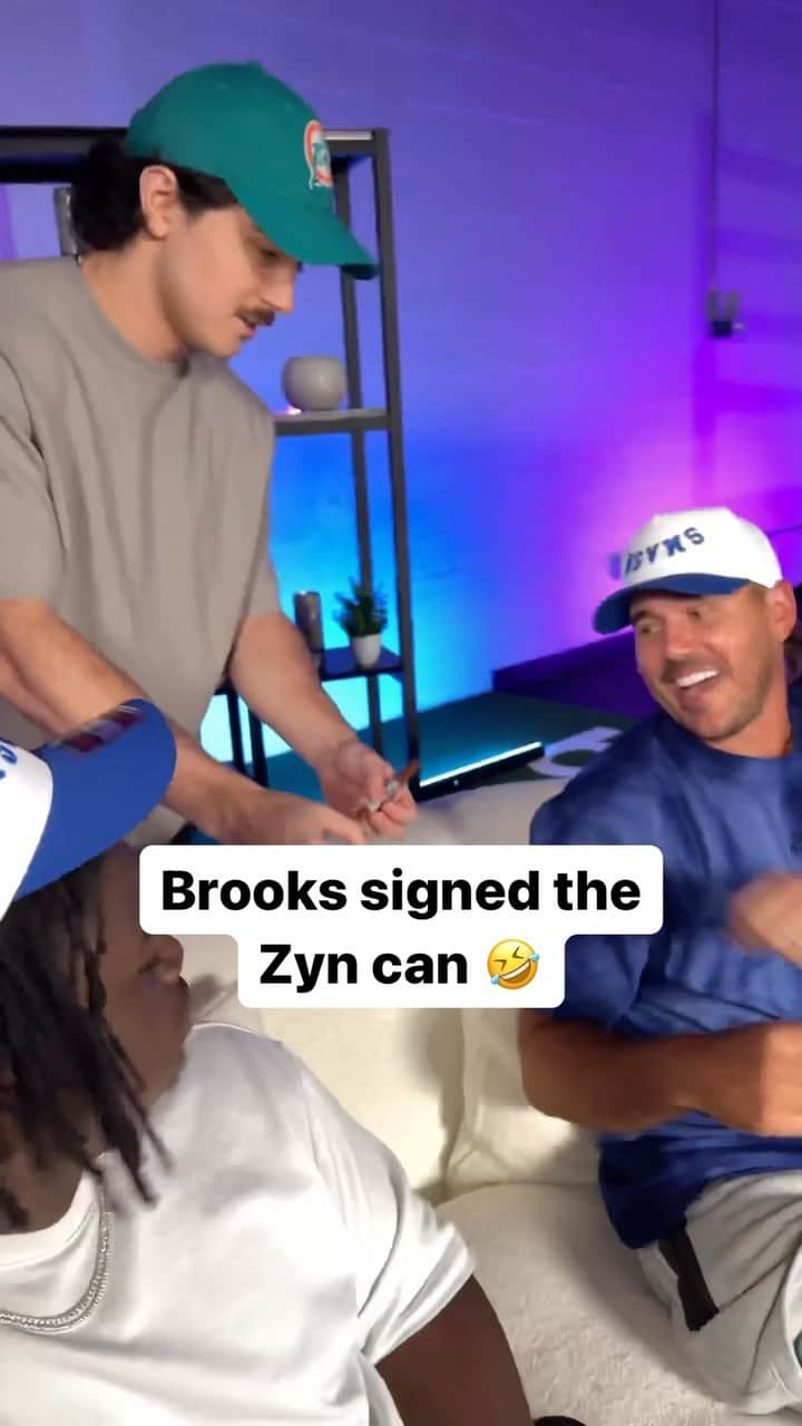 ブルックス・ケプカのインスタグラム：「Brooks Koepka big Zyn guy ✅」