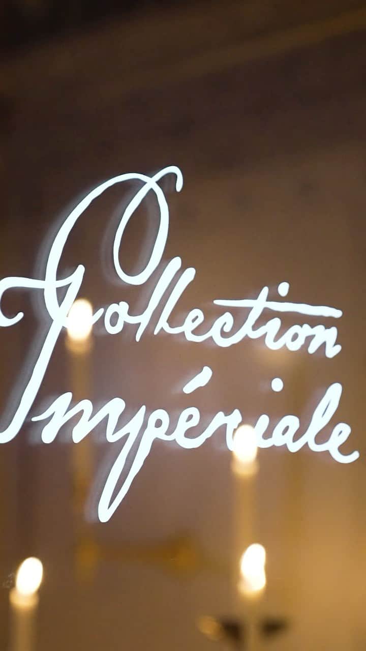 Moët & Chandon Officialのインスタグラム：「Throwback to dazzling evenings.  Last week, special guests and Friends of the House gathered to celebrate the presentation of Moët & Chandon’s anniversary cuvée that embodies its art of Haute Oenologie alongside masterpieces of contemporary art by Daniel Arsham.  #CollectionImperiale #MoetChandon @danielarsham  This material is not intended to be viewed by persons under the legal alcohol drinking age or in countries with restrictions on advertising on alcoholic beverages. ENJOY MOËT RESPONSIBLY.」