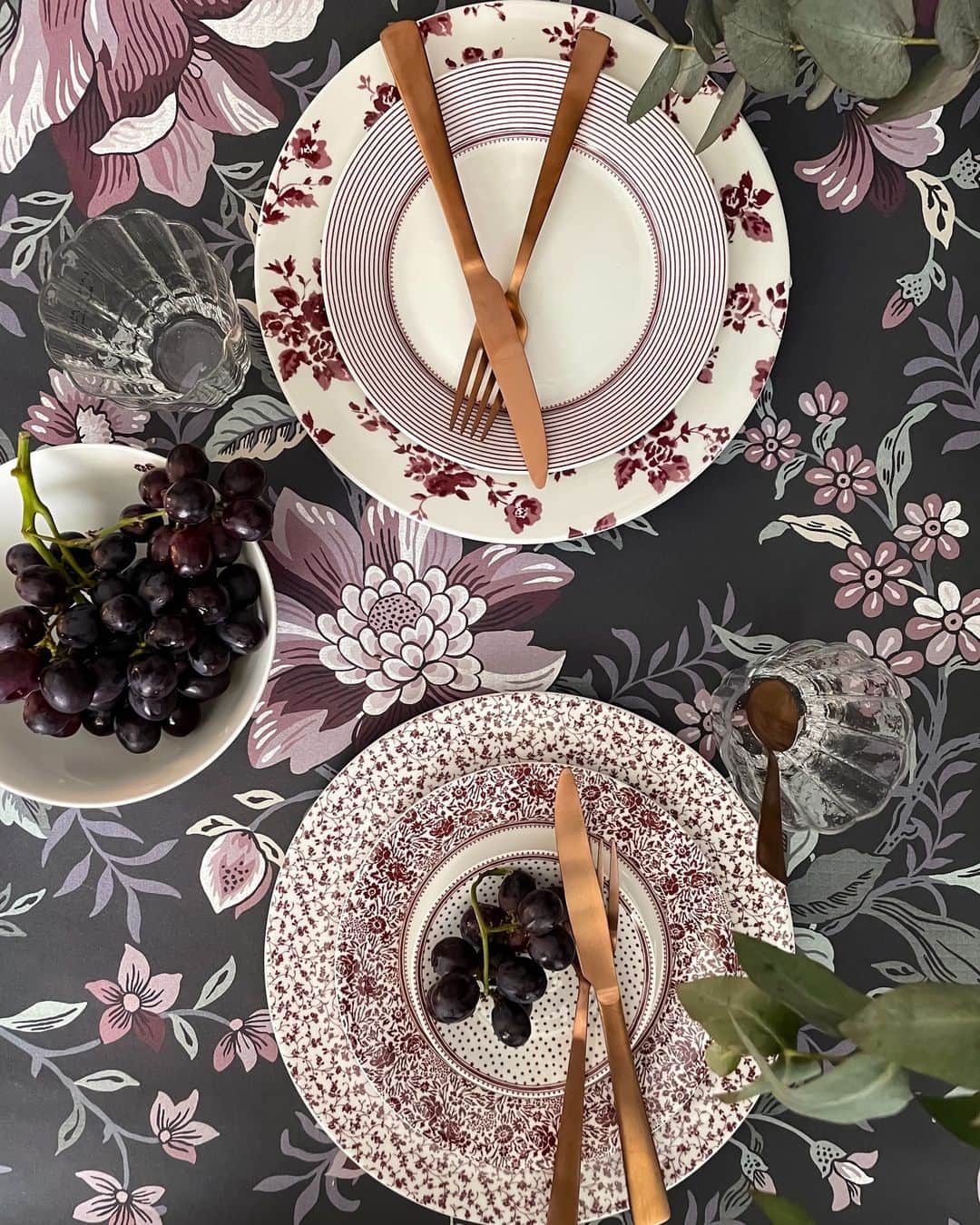 ローラアシュレイのインスタグラム：「NEW IN ✨ Dining has never been so stylish. Welcome the new Damson Collectables range, a signature Laura Ashley style in the trend colour of the season.⁣ ⁣ Now available exclusively in-store and online at @johnlewis」