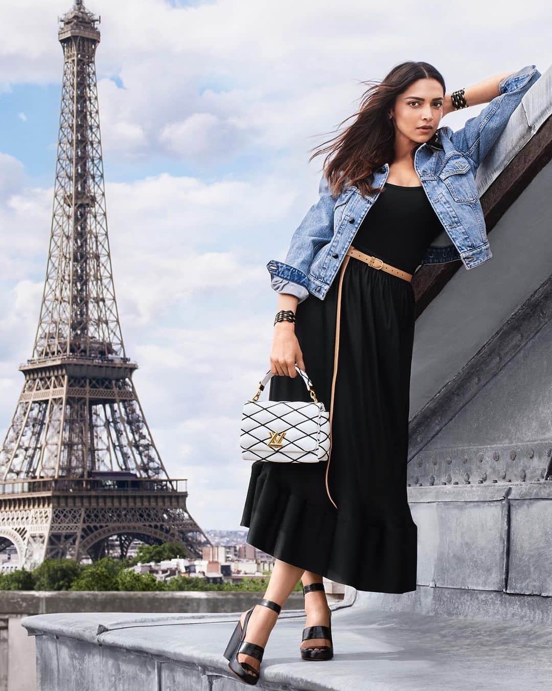 Louis Vuitton on X: @TWNGhesquiere In an ode to Louis Vuitton's heritage  style codes, the emblematic Capucines handbag reveals a distinctive  feminine allure while embodied by Elaine Zhong. #ElaineZhong #LVCapucines  #LouisVuitton  /