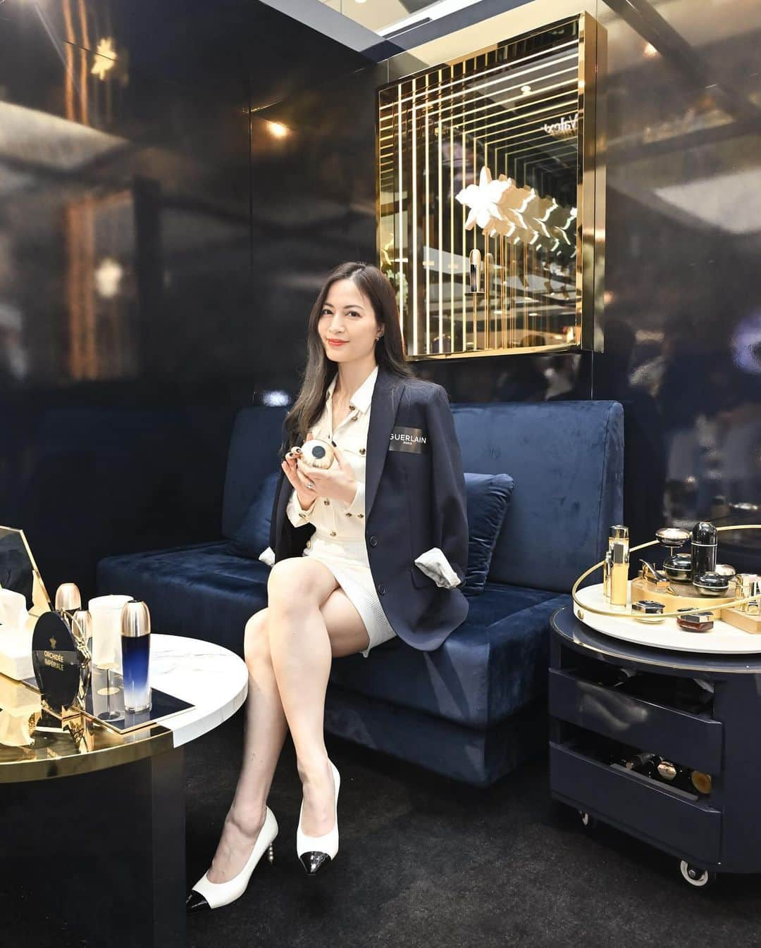 Ruby Kwanさんのインスタグラム写真 - (Ruby KwanInstagram)「Glad to be invited to @Guerlain Orchidée Imperiale Regeneration Pop-Up Store and unveil the secrets of a new duo of orchids. 🥰  It was amazing to experience the supreme high-regeneration power and exceptional age-defying performance of the NEW Rich Cream and Essence-Lotion Concentrate which offers skin age-defying efficacy and preservation of 12 fundamental signs of youth.   Apply them with the alliance of Orchidée Impériale skincare elevates the power of the science of longevity and makes skin appears restored, regenerated and protected for longer.   Join the Imperial Regeneration Journey now. 👉🏻 https://guerlainorchideeimperiale.com/  @Guerlain #Guerlain #Guerlainhk #GuerlainSkincare #OrchideeImperiale  @missnanaliu #rougeclosetbeauty #rubykwan」10月10日 2時02分 - rougecloset