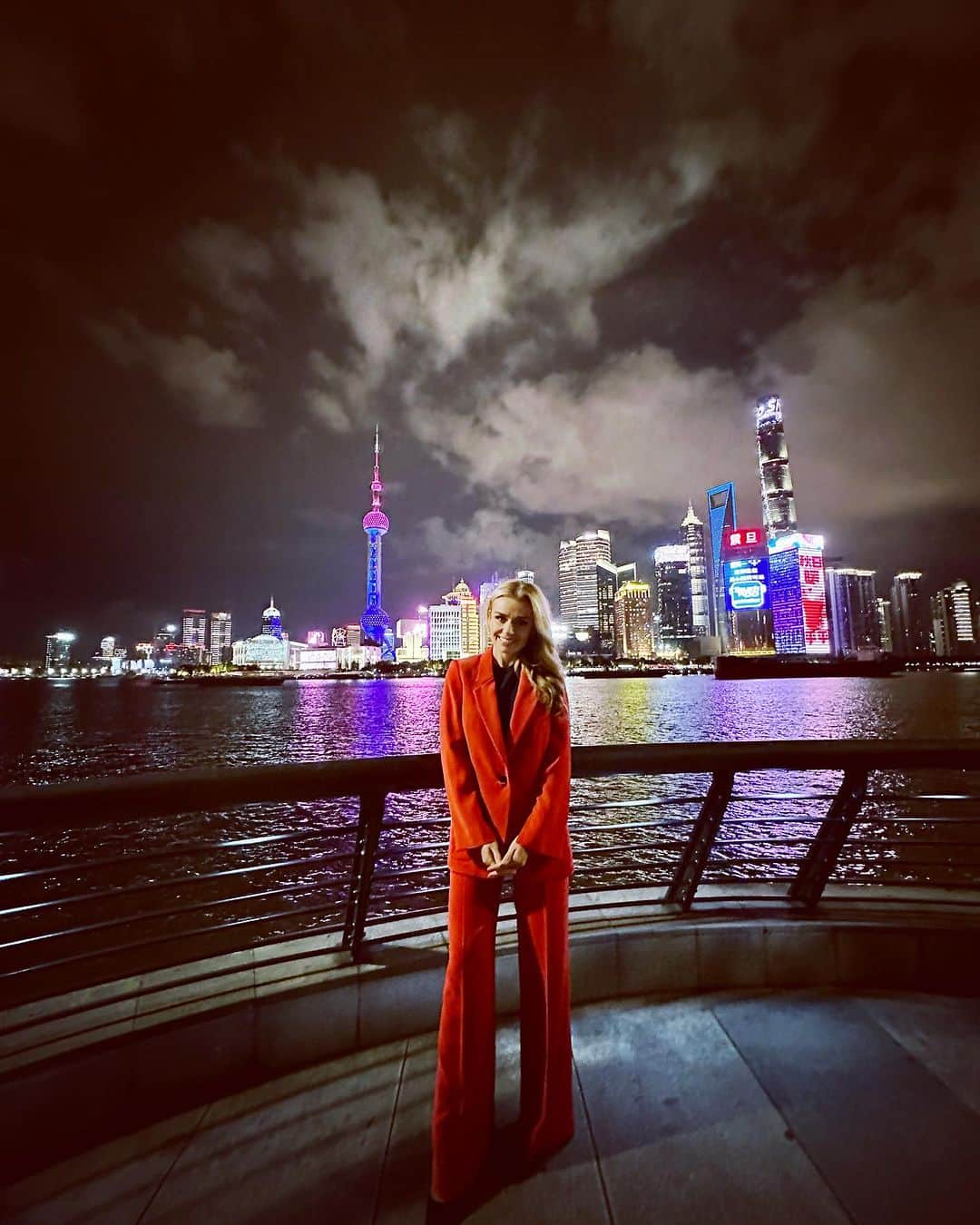 キャサリン・ジェンキンスのインスタグラム：「Time to Say Shanghai ❤️ Thanks to all those involved in having me perform at the prestigious Shanghai International Arts Festival #Bund #China #Shanghai」