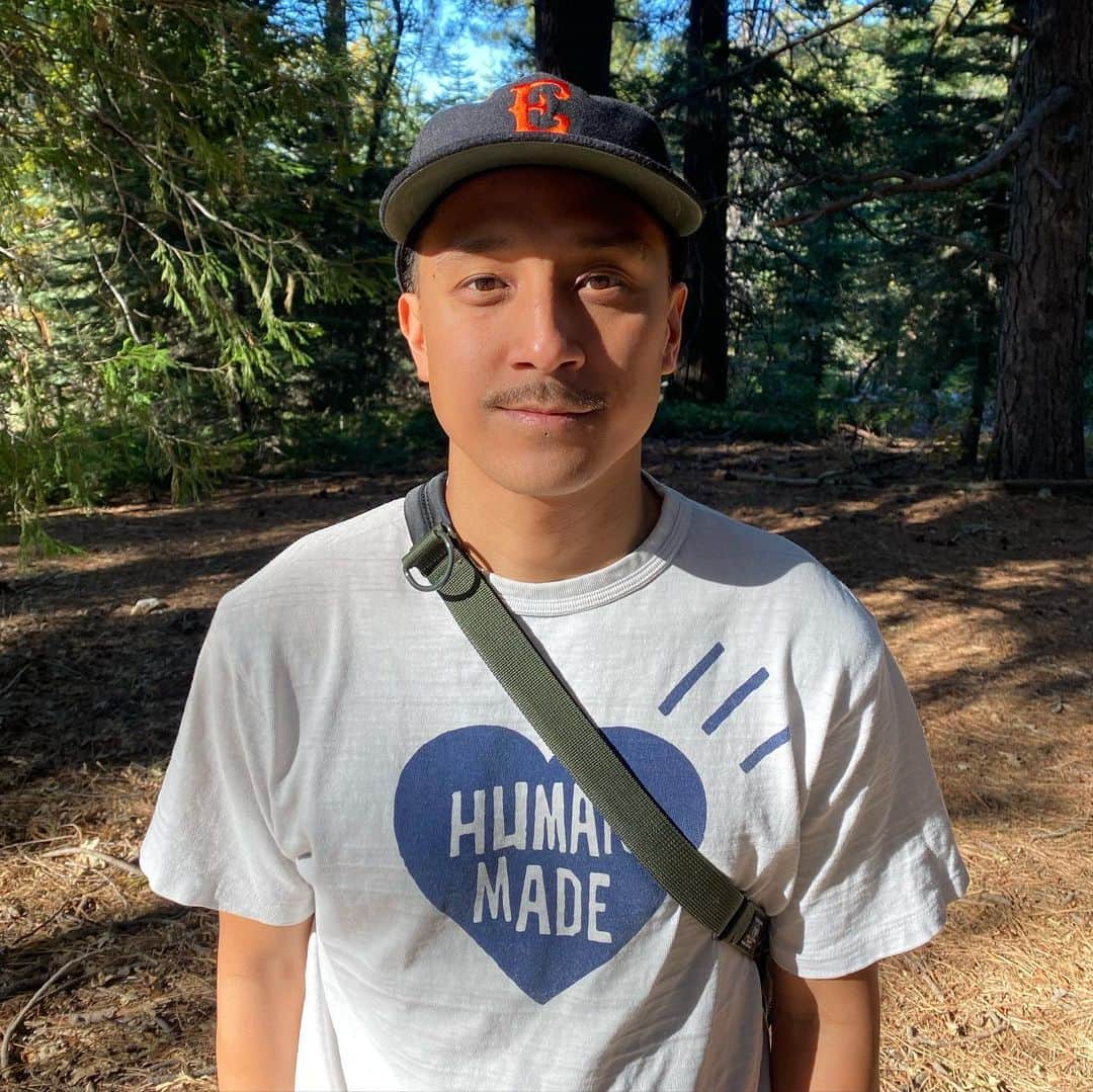ショーン・エバリストのインスタグラム：「Spent the weekend away with @ayehasegawa to take space, reflect and soak in my solar return. ⛰️🌲☀️Thankful for my life, the love I feel, all of it’s twists and turns, what a year…what a few years really. Still learning, growing and ever expanding. Cheers to 40✨」