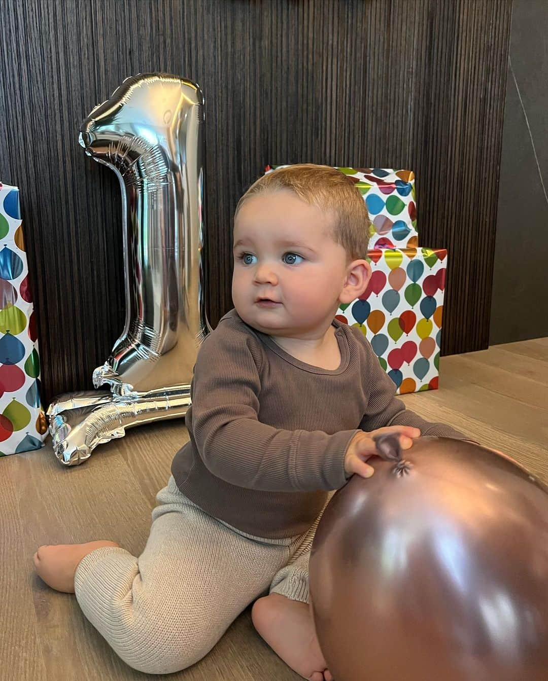 クリスティーナ・シックさんのインスタグラム写真 - (クリスティーナ・シックInstagram)「Liam’s first birthday 🥹1️⃣🥳 Děkujeme za vždy dokonalý dort @armins_cake_prague 🥰🎂」10月10日 2時08分 - kristynaschickova