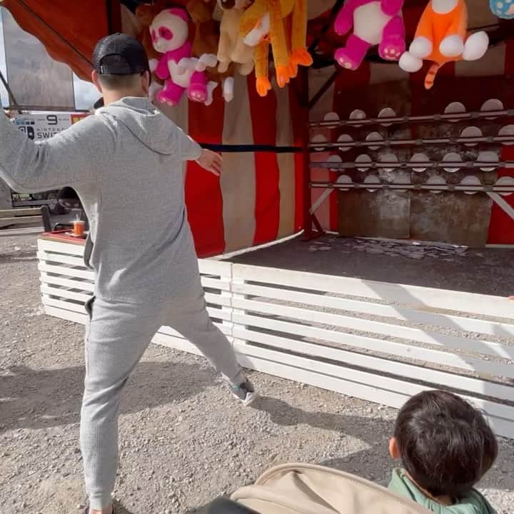 深津瑠美のインスタグラム：「🎃Pumpkin Fest🧡 野球が大好きなんだね、まだ投げたいんだね🥺⚾️ 景品はベビーカーでしっかり持ち帰らせていただきました🐼💪 #pumpkin #pumkinfest #toronto #thanksful #autumn」