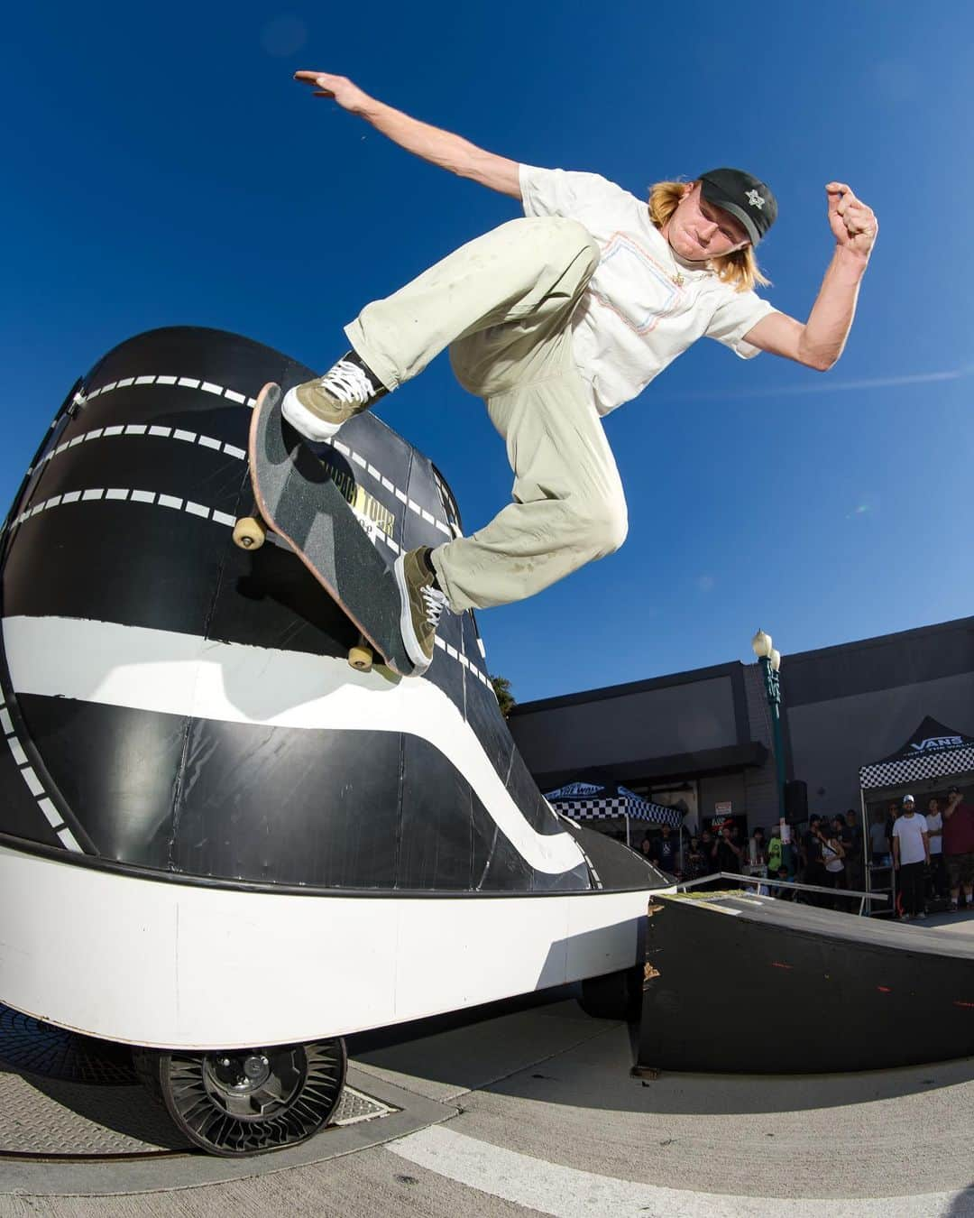 Vans Skateさんのインスタグラム写真 - (Vans SkateInstagram)「What a scorcher 🔥 of a Make Impact Tour stop last Saturday at Covina’s @pawnshopskateco. Thanks for rolling out, bringing your weirdest things to get signed by the team and hanging in the heat. You made this one of the best tours stops yet! Looking forward to seeing you next weekend down in San Diego at @rosestreetskateshop on 10/14.」10月10日 2時27分 - vansskate