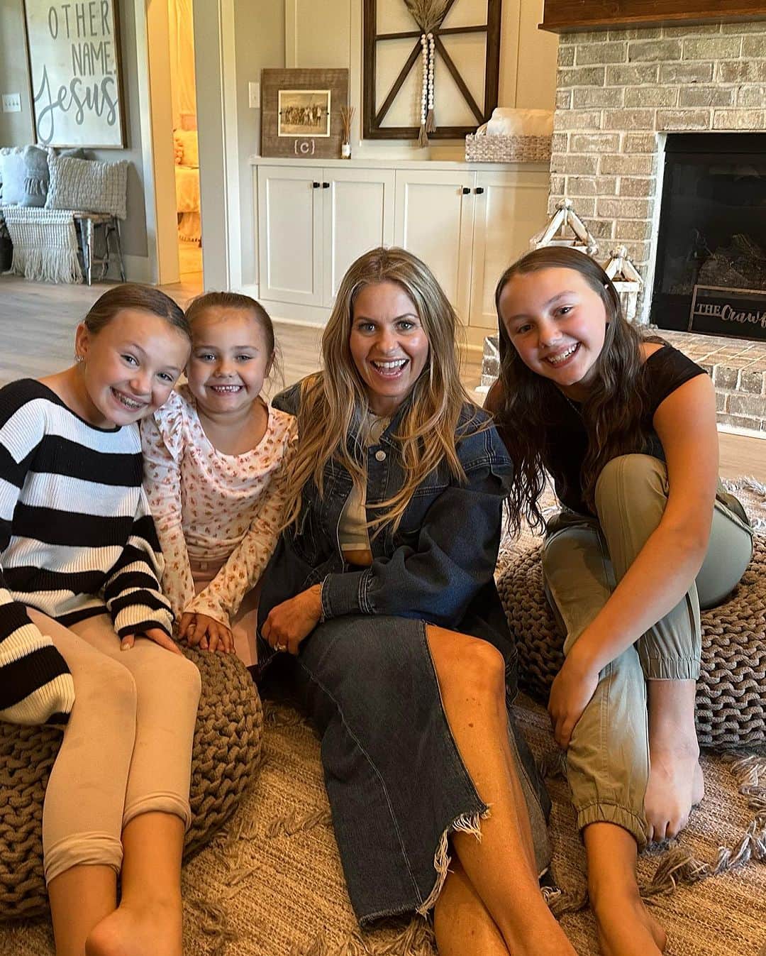 キャンディス・キャメロン・ブレのインスタグラム：「Weekend photo drop with some of my favorite people in the world!! @mandy_young @lisacyoung2018 And happy birthday to @alexcrawford17」