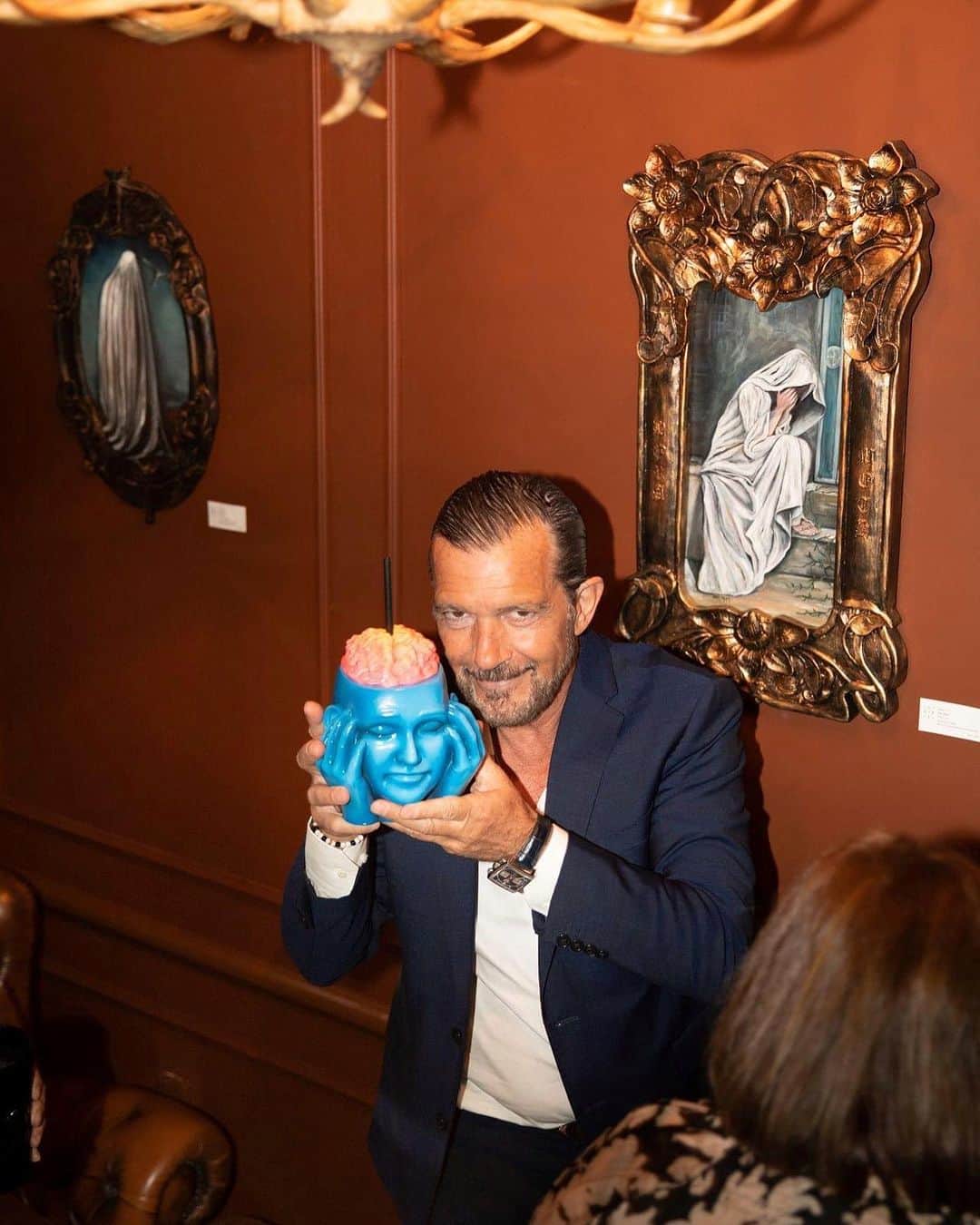 のインスタグラム：「En @mediumclubmadrid, viviendo una experiencia extrasensorial en un alarde interpretativo. 😉🧠  #mediumclubmadrid #malasaña @hugo_boscovich #Madrid」